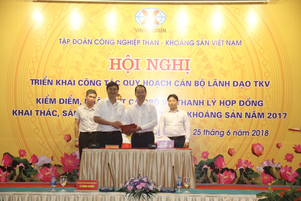 Tập đoàn tổ chức hội nghị triển khai công tác quy hoạch cán bộ lãnh đạo TKV; kiểm điểm, nhận xét cán bộ và thanh lý hợp đồng khai thác, sàng tuyển, chế biến than, khoáng sản năm 2017